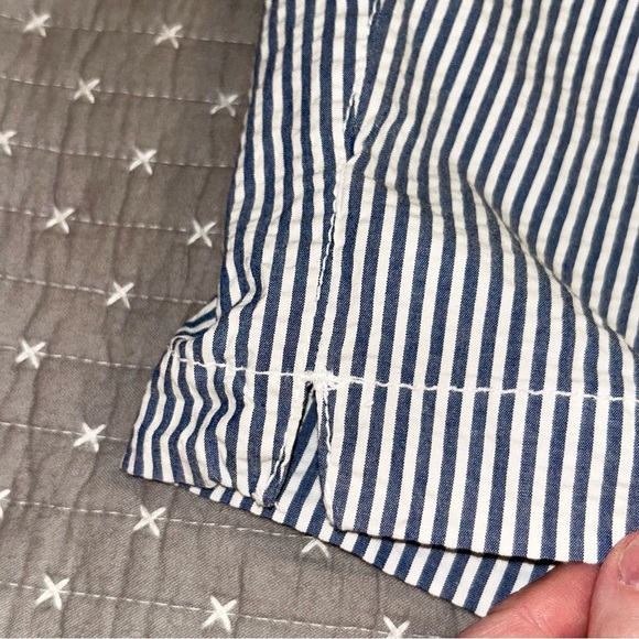 Old Navy Women’s Everyday Sear Sucker Striped Shorts 14 Blue and White - Picture 3 of 5